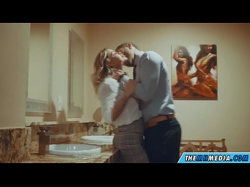 ❤️ Nalika pirang semok seduces sampeyan ing toilet umum ❤❌ Porno ing pornojv.sexera.ru ️❤